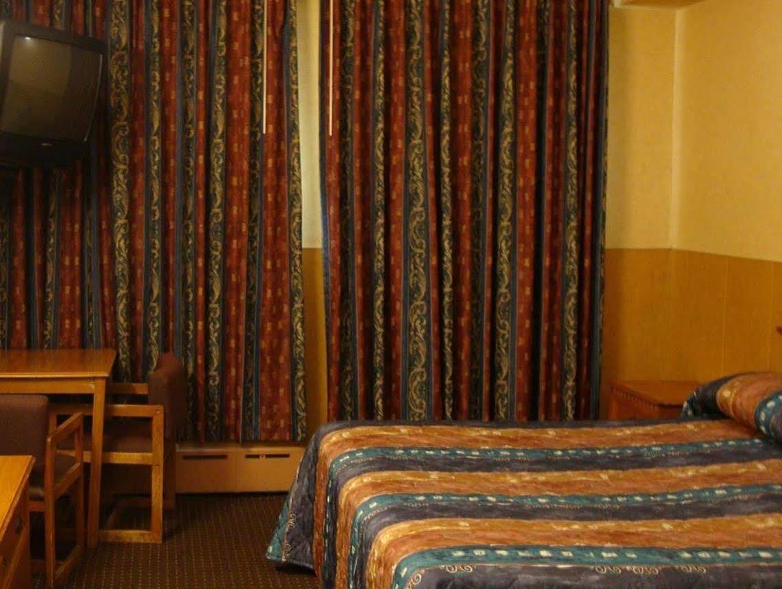 Riviera Motor Inn Brooklyn ニューヨーク エクステリア 写真